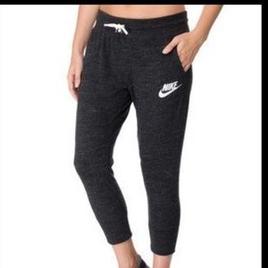 Nike crop Joggers size L comfortable cotton